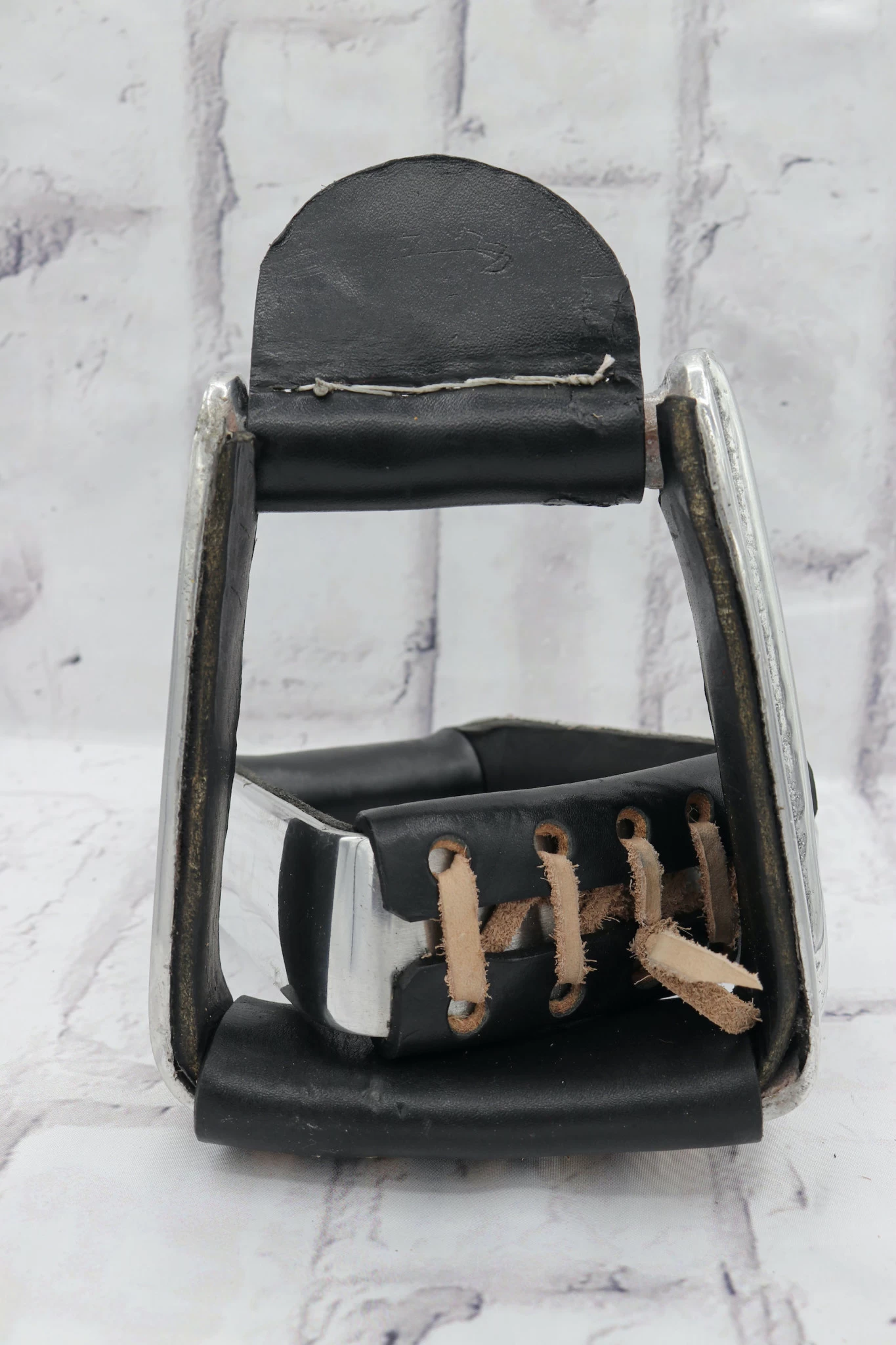 Montura Charra Estribos Aluminio Black Charro Stirrups Aluminium II 4 Montura Charra Estribos Aluminio Black Charro Stirrups Aluminium II - Image 2