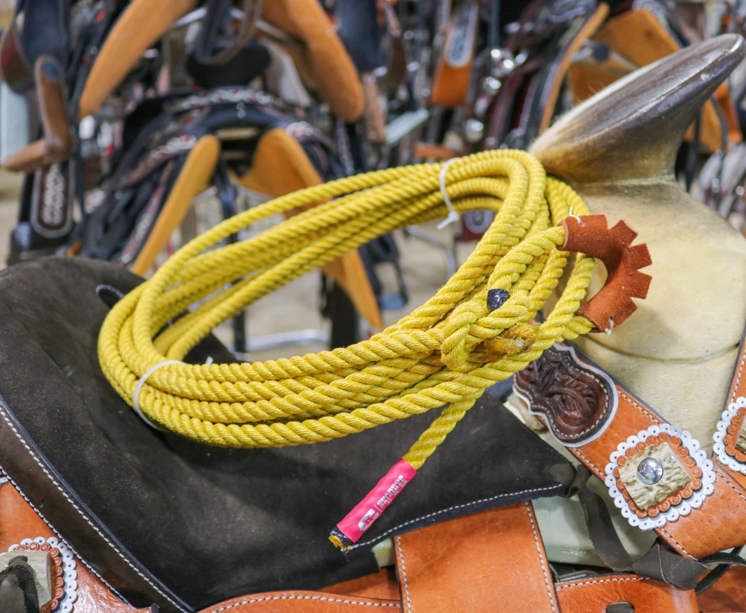 35 FT. Gold Poly-Nylon 11mm (Lead Core) Lasso Rope Soga 4 35 FT. Gold Poly-Nylon 11mm (Lead Core) Lasso Rope Soga - Image 2