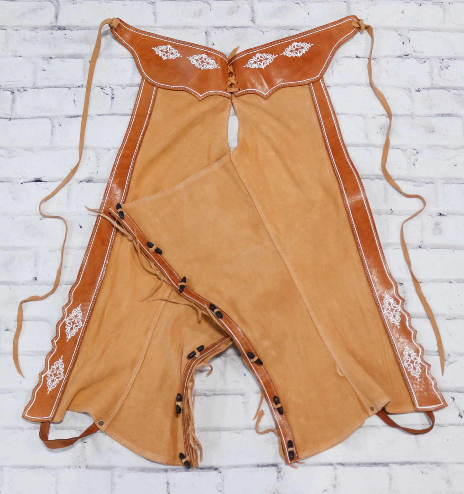 42" Charros Tan Floral Leather Chaps Chaparreras Gamuza 3 42" Charros Tan Floral Leather Chaps Chaparreras Gamuza