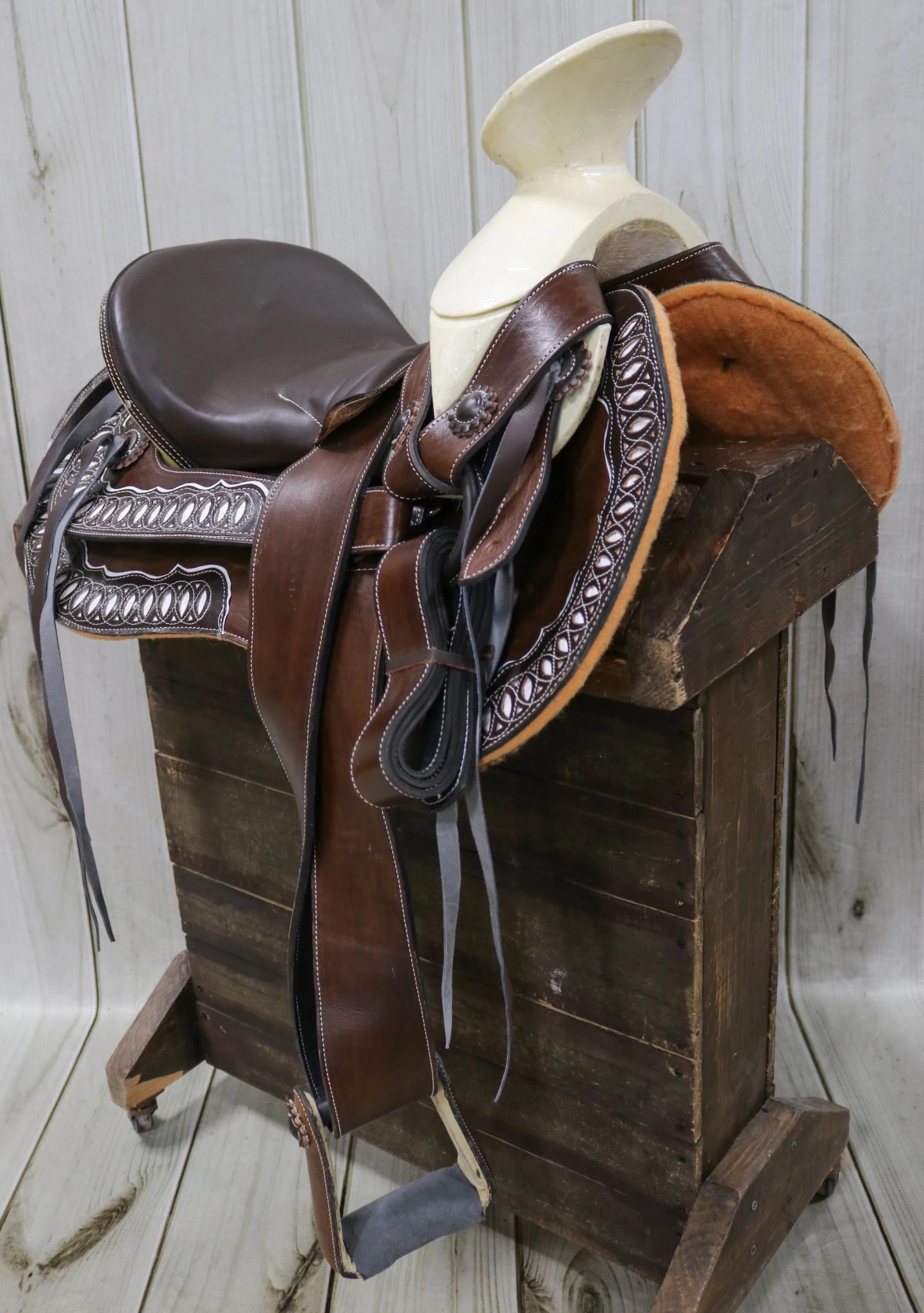 15" Montura Charra Brown Diseno Charro Mexican Saddle 5 15" Montura Charra Brown Diseno Charro Mexican Saddle - Image 3